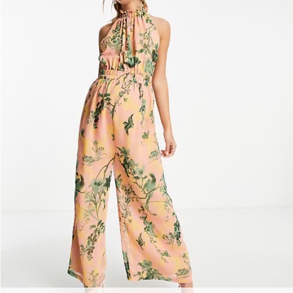 ASOS DESIGN maternity chiffon gathered waist halter jumpsuit in floral print - Picture 1 of 4